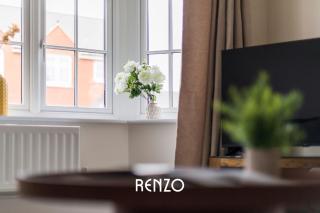 Spacious and Lovely 4-bed Home in Castle Donington by Renzo, Sleeps 6! - Castle Donington - 4