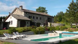 Demeure de 1850 avec piscine chauffée - 0