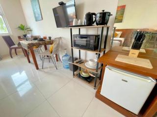 Bali King Suites 503 - Studio with Mini-Kitchen, Resort-style Pool, Wi-Fi and Netflix, AC, Digital Nomad Heaven - Seminyak - 4