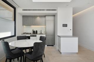 Sleek 1BR Apartment with Skylight near Coogee Beach - 8