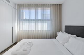 Sleek 1BR Apartment with Skylight near Coogee Beach - 2