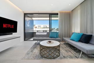 Sleek 1BR Apartment with Skylight near Coogee Beach - Sydney - 8
