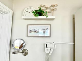 Beachfront Compact Coastal Crib, DIRECT Sea Views & Air Conditioning - Littlestone-on-Sea - 6
