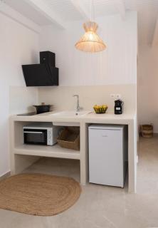 Kanelis Studios & Suites - Mytakas - 4