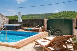 Villa Old House with Pool, Jacuzzi - Šumet - 8
