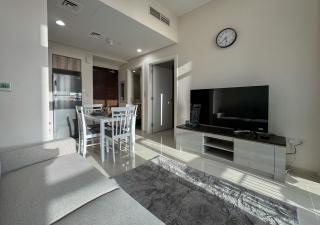Modern 1 BR Golf Vita Damac Hills 1 - Dubai - 7