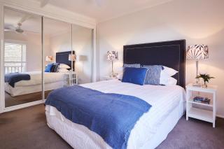 Bright And Spacious Family Home With Leafy Deck - Frenchs Forest - 1
