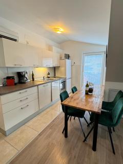 Modern, spacious with free car parking - Split - 0