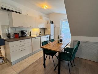 Modern, spacious with free car parking - Split - 3