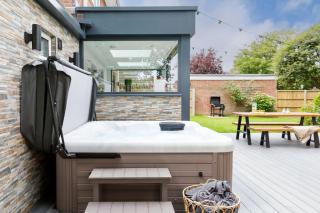 Coastal Retreat for 10 with Hot Tub - West Wittering - 0