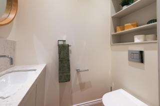 Stunning Hampstead Home RH9 - 4
