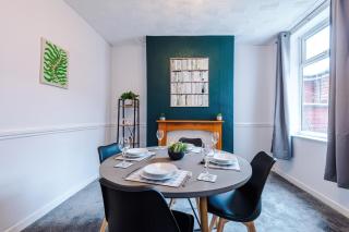 Quiet and Comfortable Home - Warrington - 7