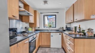 Elegant Escape - Games - King Size Bed- Free Parking - Ideal for Groups and Families - Birmingham - 2