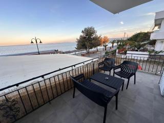 Agioi Theodoroi Beachview Chic Modern Apt - Agioi Theodoroi - 0