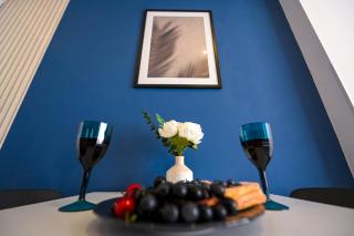 Urban Elegance - Stylish Central Accommodation - 5
