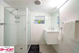 Bright, Cosy Cottage near CBD- Free wifi, Netflix and Disney Plus - Orange - 5