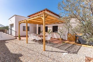 Villa Serra - Stylish Holiday Home with Views and Air Conditioning 15 mins to Sitges - Olivella - 3