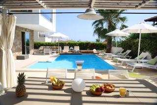 Villa Douglas - Private Pool, BBQ, 4Bdrms, View - 5