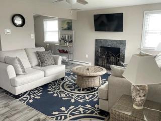 33rd St Unit A 2BR Beach Home Hideaway Parking - Brigantine - 9