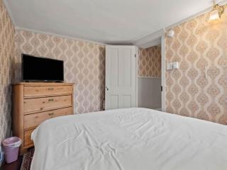 Cozy Condo In The Governor's Mansion Pets Okay - 1