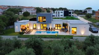 Modern villa with private pool near the sea - Ližnjan - 0