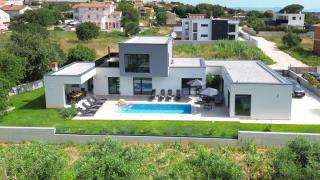 Modern villa with private pool near the sea - 9