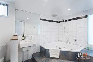 Ultimate Beachfront Retreat - Sunset Strip - 6