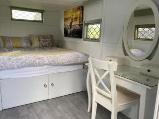 Shepherd Huts on a Farmstay - 7