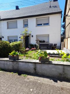 Haus am Hügel - Altstrimmig - 0