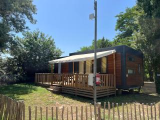 MobilHome Comfort XL (37m2) : 2 Chambres (6 personnes) - 2 SDB - Clim centralisée - TV - Terrasse balcon - Cadenet - 8