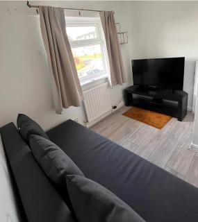 NEW Spacious 6 Guests House Sheffield WIFI Parking - 1