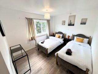 NEW Spacious 6 Guests House Sheffield WIFI Parking - 4