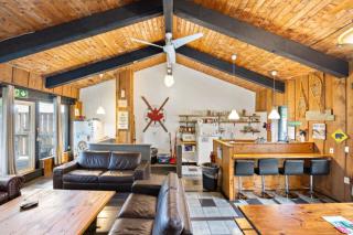 Margaritaville, Lots of Space, Fun and Hot Tub, Gas BBQ - 8