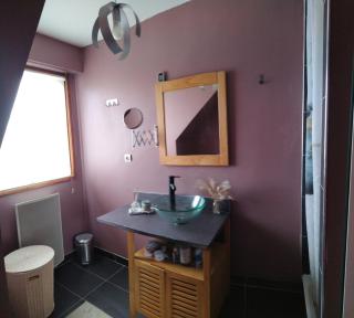 Chambre et salle d'eau privées - - 4