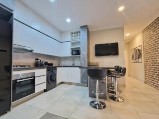 Menlyn View Unit 6 - 8