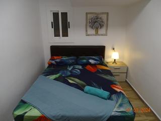 close to beach and 15 mints to la rambla by tren - 1