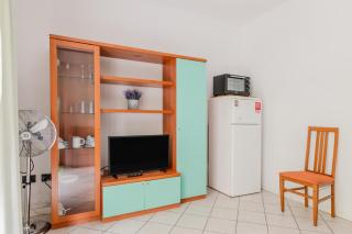 GuestHost - Seaside Sanctuary with balcony and parking - 9