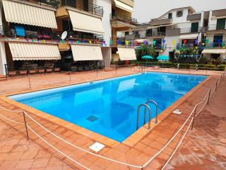 Sea Garden, fronte mare con piscina - 0