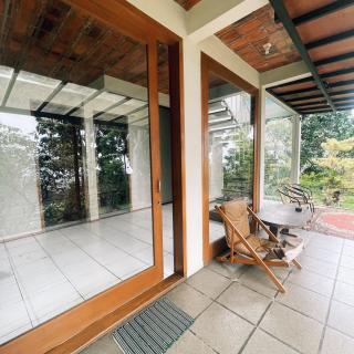 Wira garden vila city view & big garden for bbq and relax in Bandung strategic area - Bandung - 2
