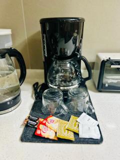 Cozy 1BR with BGC View Gym and Pool Included - 1