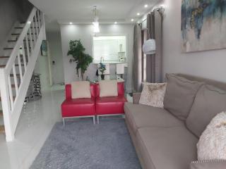 The island flat - 4