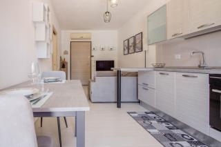Cozy Apartment with Terrace near the Airport! - Olbia - 6