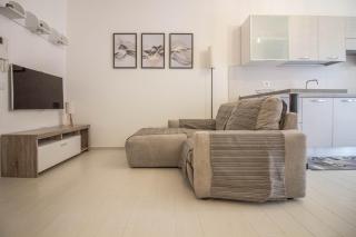 Cozy Apartment with Terrace near the Airport! - Olbia - 3