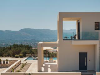 Euphoria Hill Villa, By TK Property Management - Argassi - 9