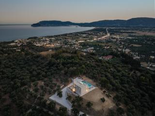 Euphoria Hill Villa, By TK Property Management - Argassi - 7
