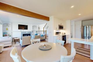 Lakeshore Retreat - Gilford - 6