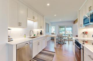 Lakeshore Retreat - 2