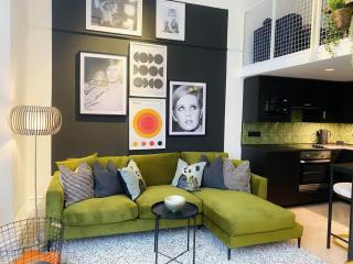 Modern and Bright Three Bed Apartment - Bristol - 9