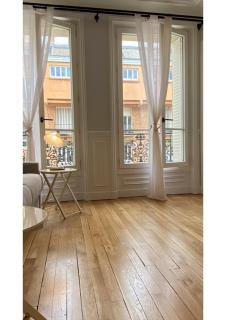 Sunny Bastille-Roquette Paris - 3