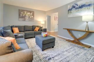 Spacious Inkster Home Patio, Yard, 2 Living Areas - 7